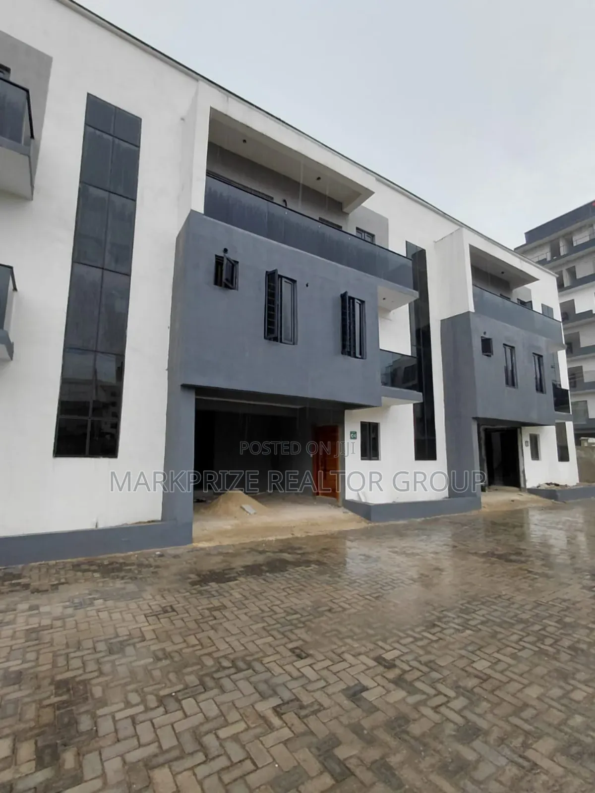 4bdrm Duplex in Lekki Phase 1 for sale in Lekki Phase 1