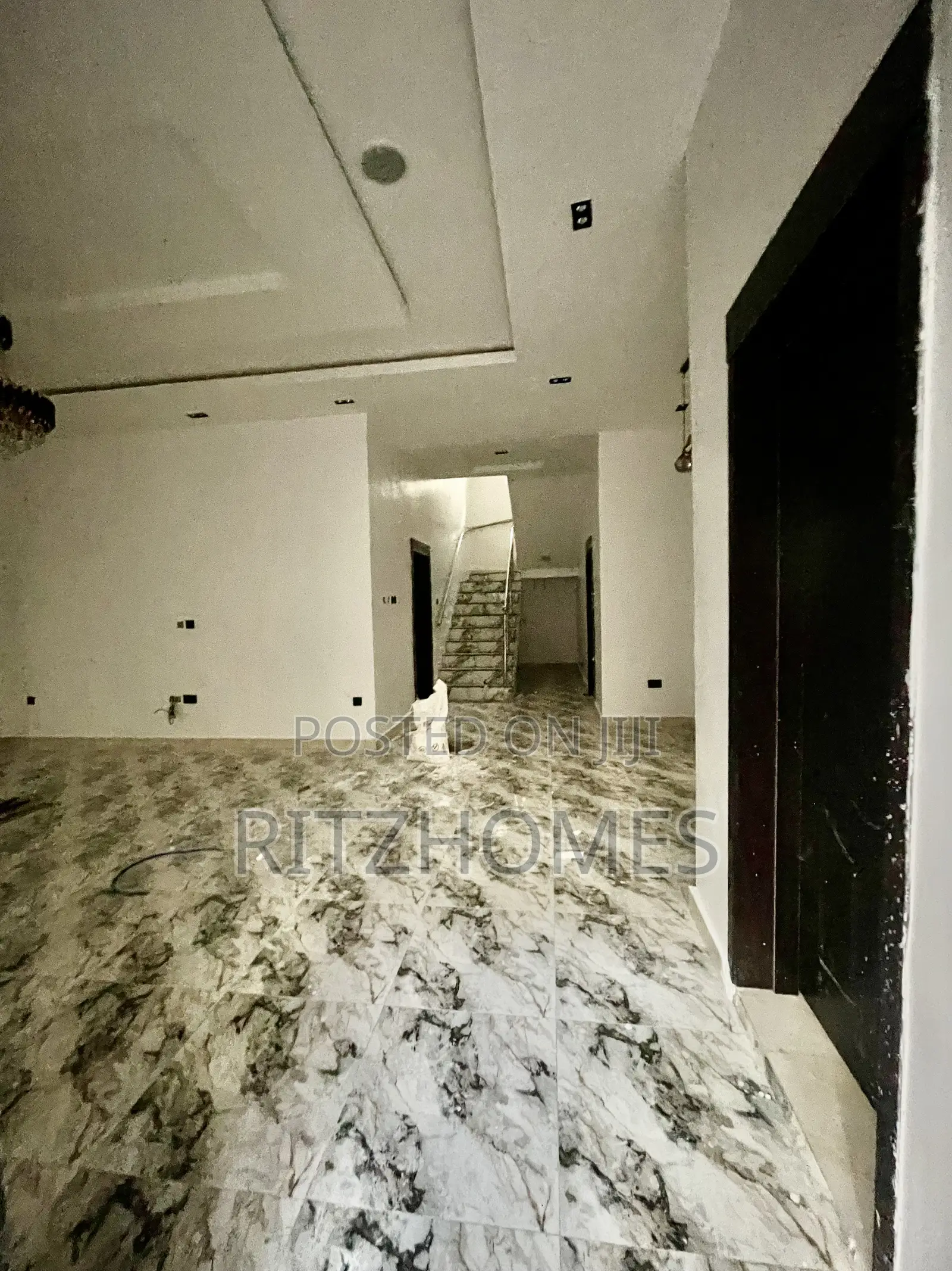 5bdrm Duplex in Agungi for sale in Agungi