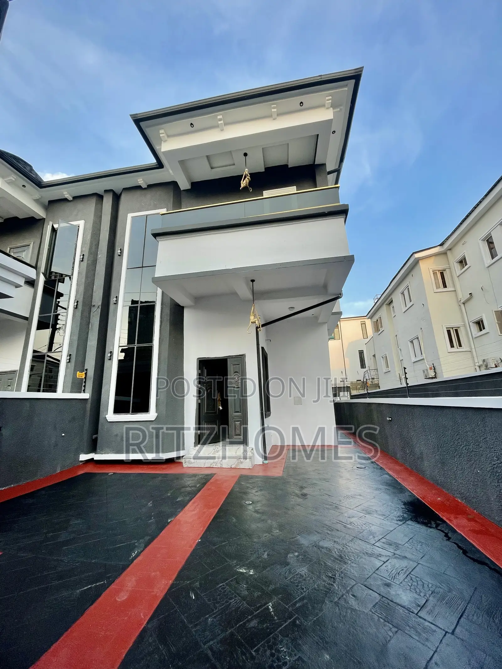 4bdrm Duplex in Agungi for sale in Agungi