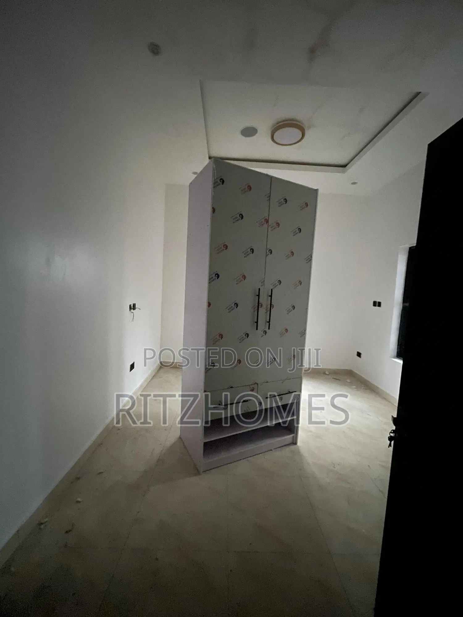 5bdrm Duplex in Agungi for sale in Agungi