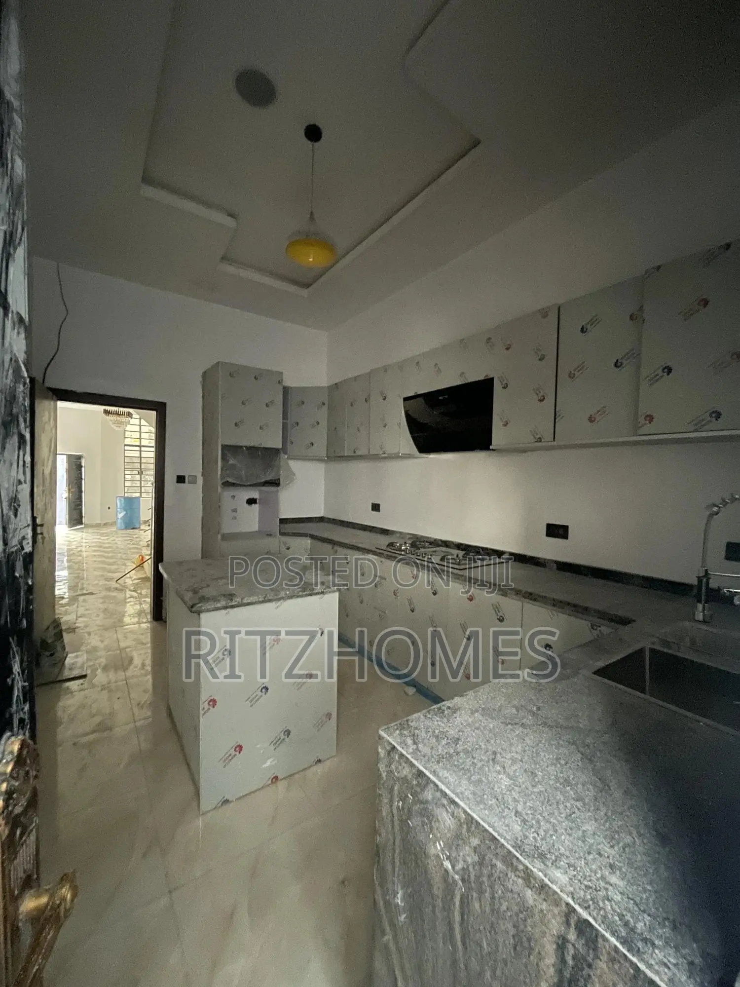 4bdrm Duplex in Agungi for sale in Agungi