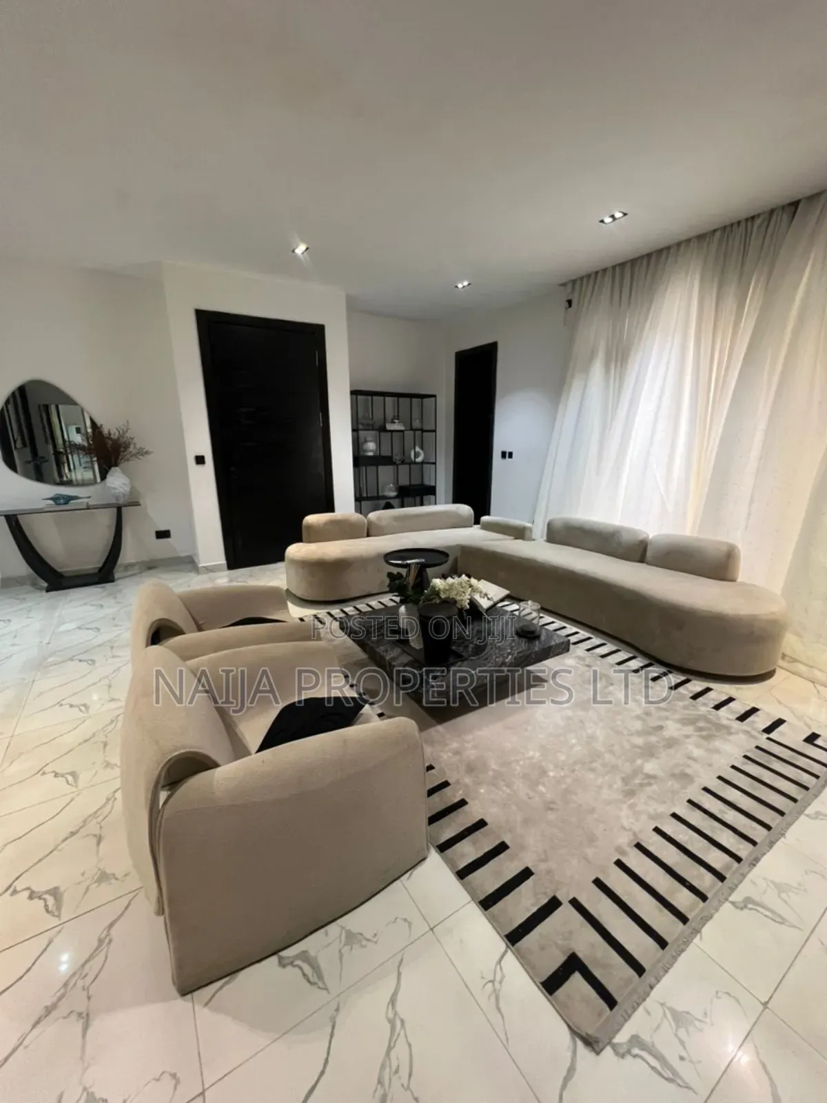 Furnished 3bdrm Penthouse in Lekki Phase 1 for sale in Lekki Phase 1