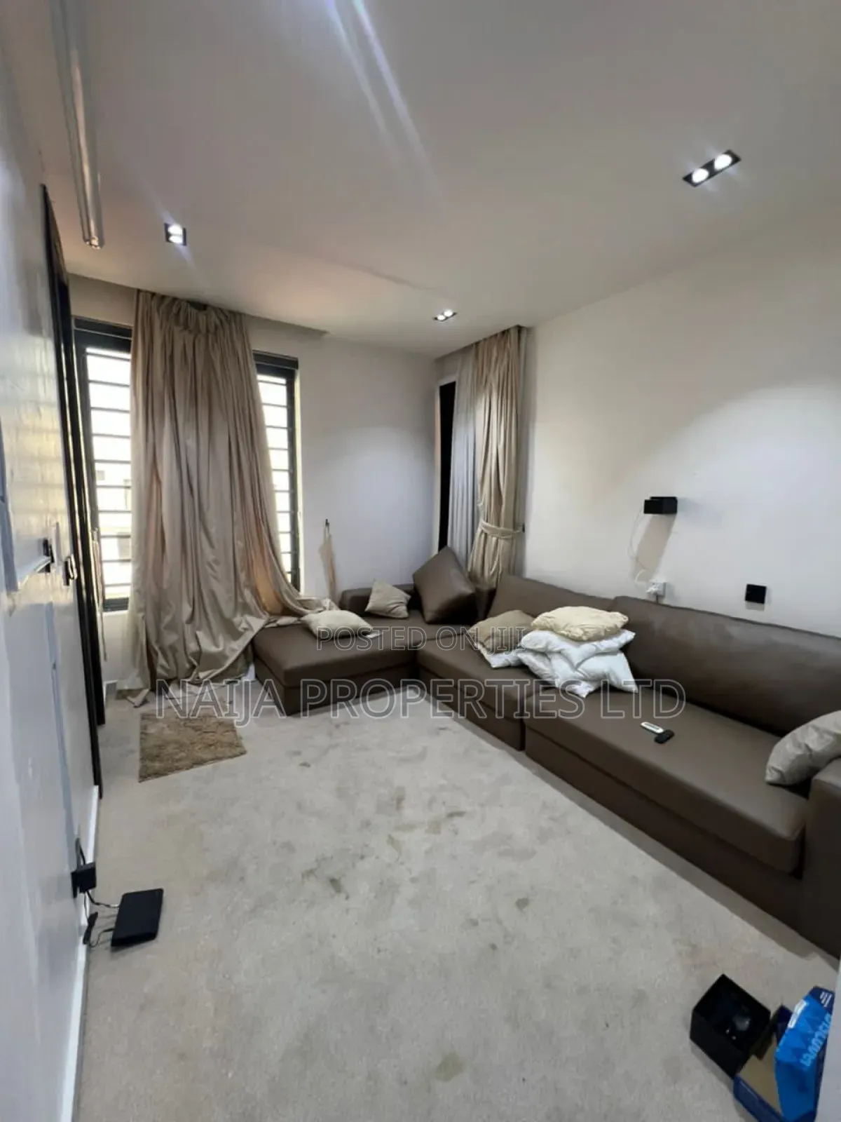 Furnished 3bdrm Penthouse in Lekki Phase 1 for sale in Lekki Phase 1
