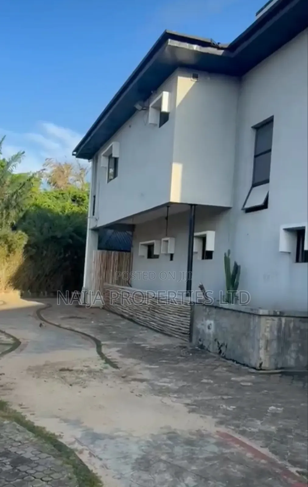 Commercial Property on 1200sqm of Land at Lekki Phase 1 for Lease in Lekki Phase 1