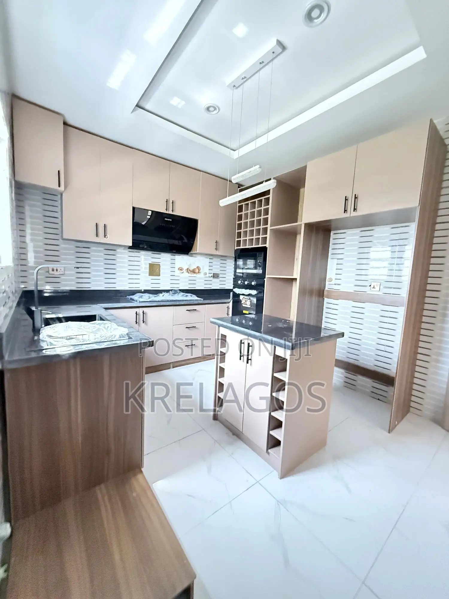 4bdrm Duplex in Orchid, Chevron for sale in Chevron