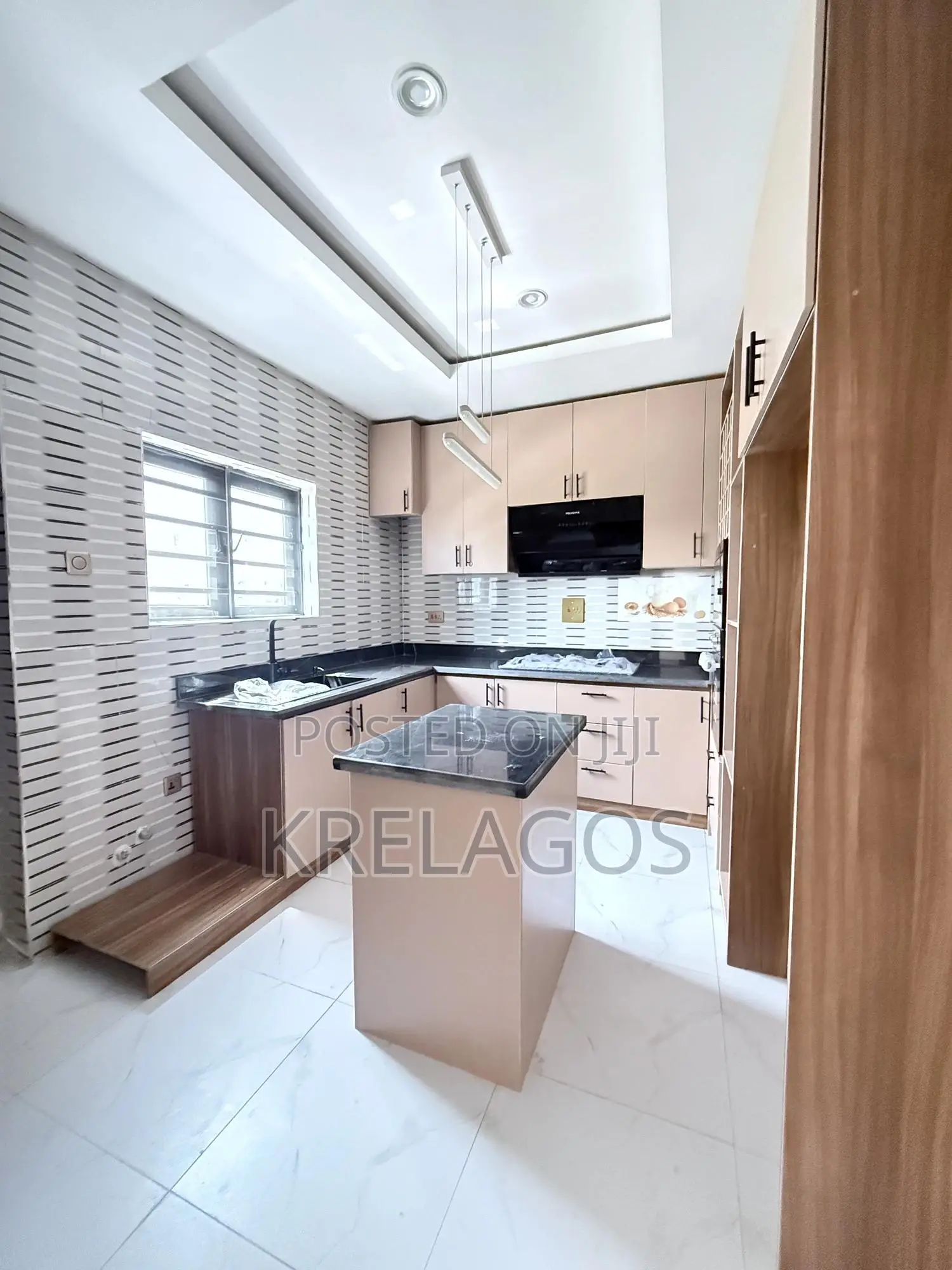 4bdrm Duplex in Orchid, Chevron for sale in Chevron