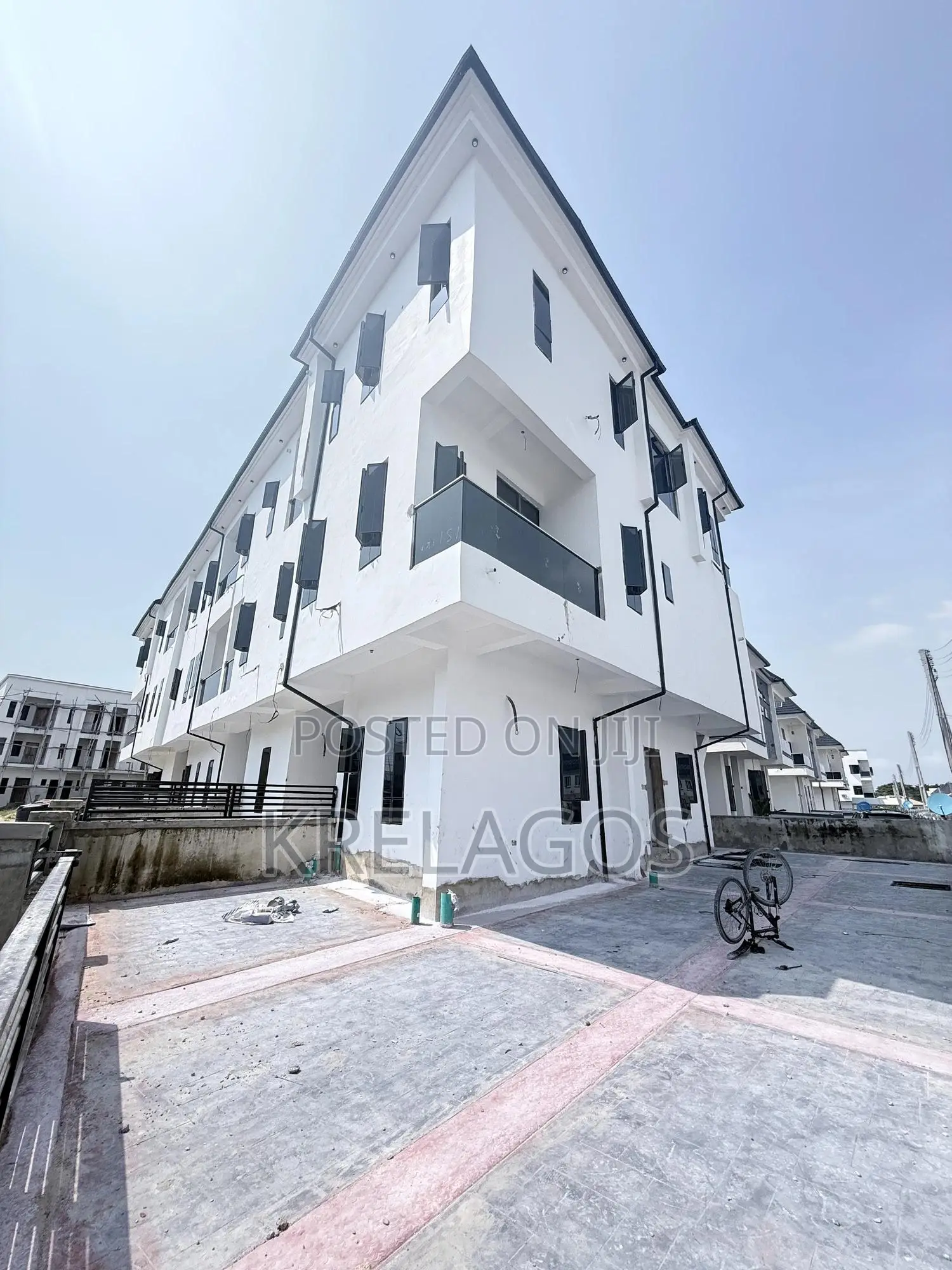 3bdrm Duplex in Orchid, Chevron for sale in Chevron