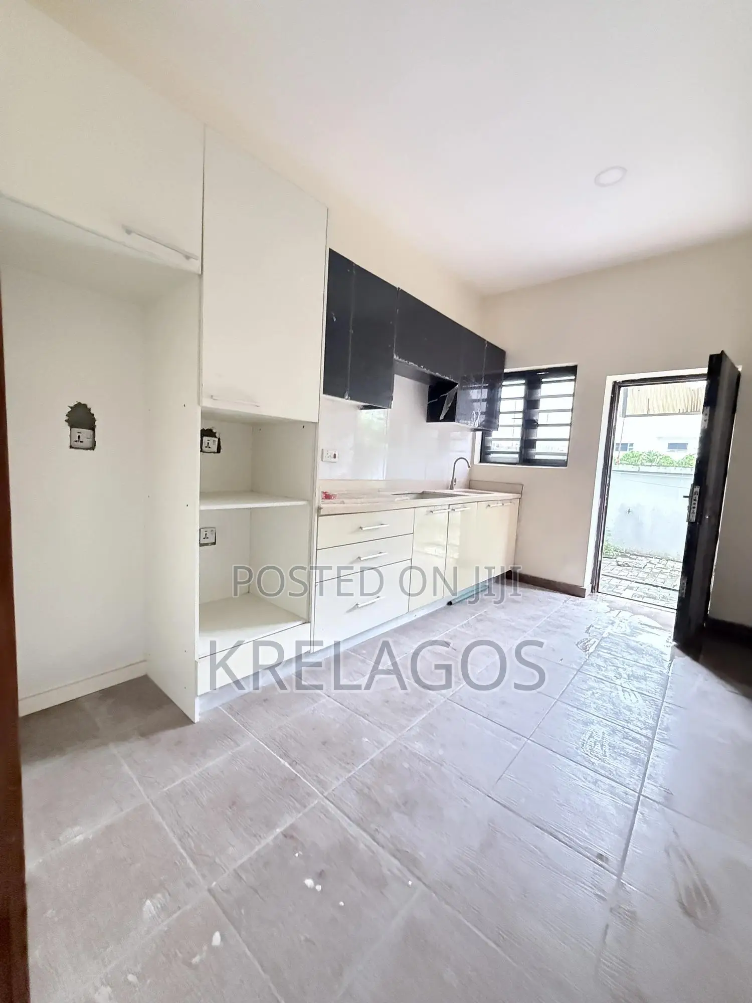 3bdrm Duplex in Atlantic View, Chevron for sale in Chevron