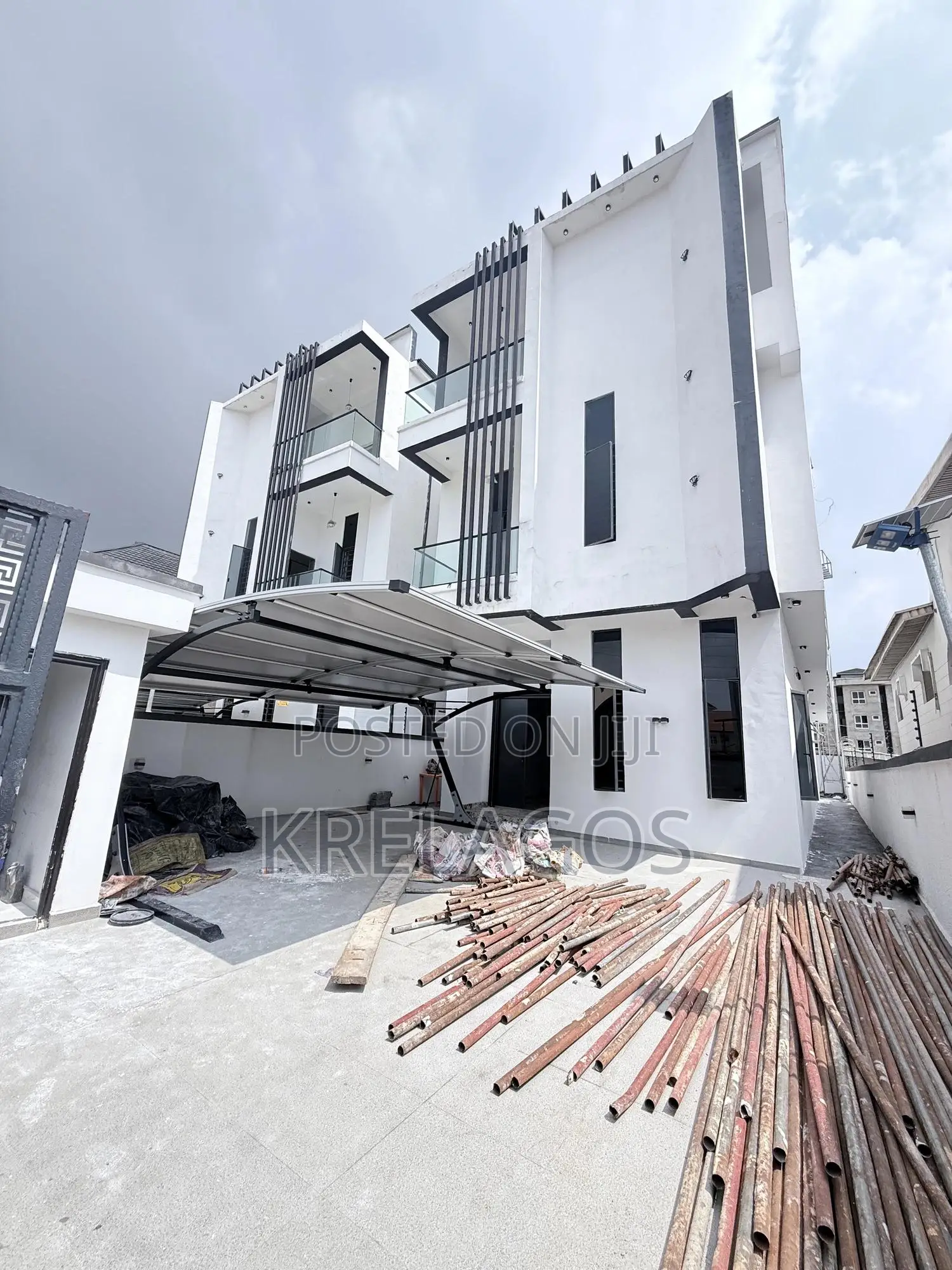 6bdrm Duplex in Ikota for sale in Ikota