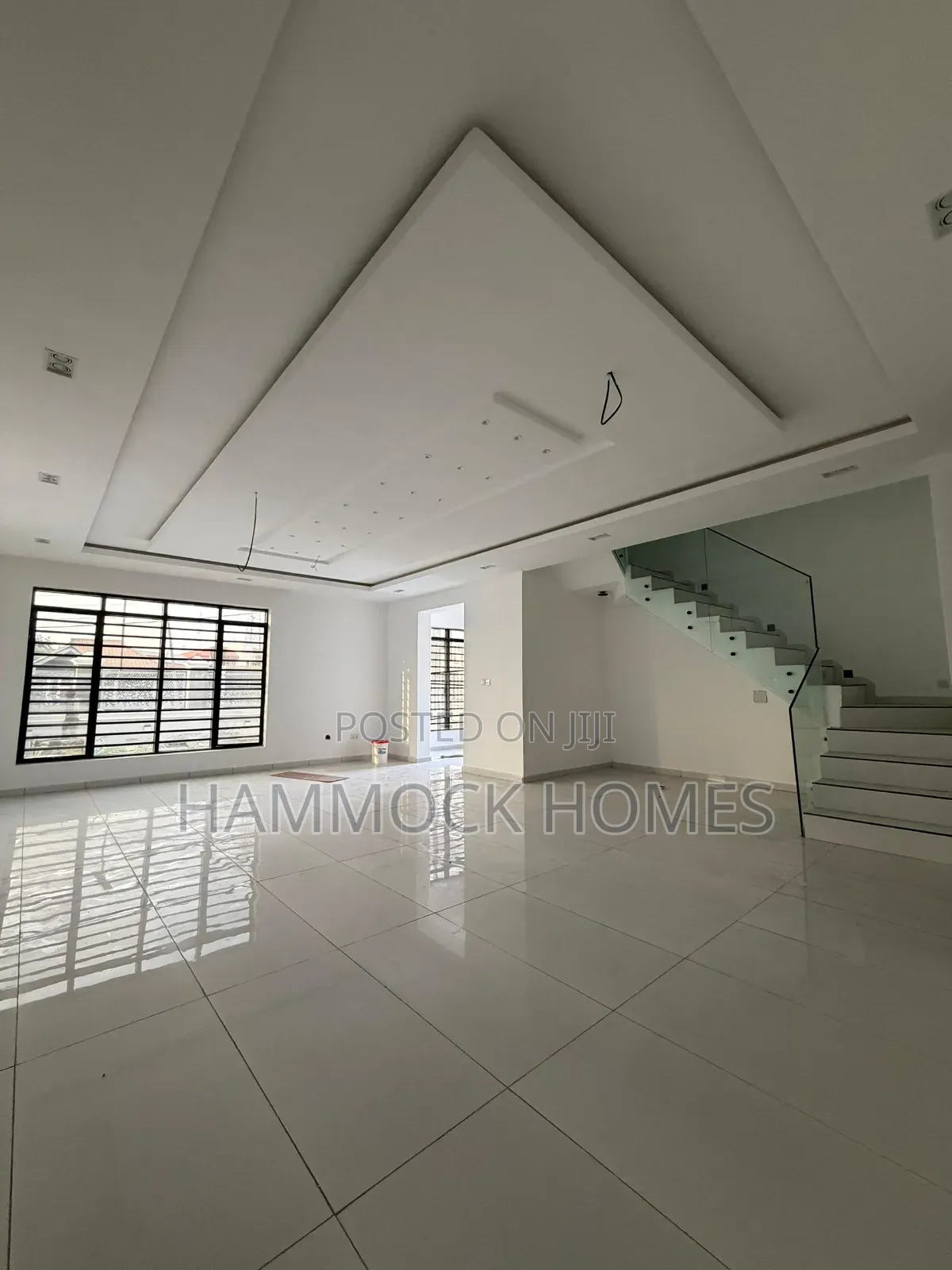6bdrm Penthouse in Agodi Gra for sale in Agodi