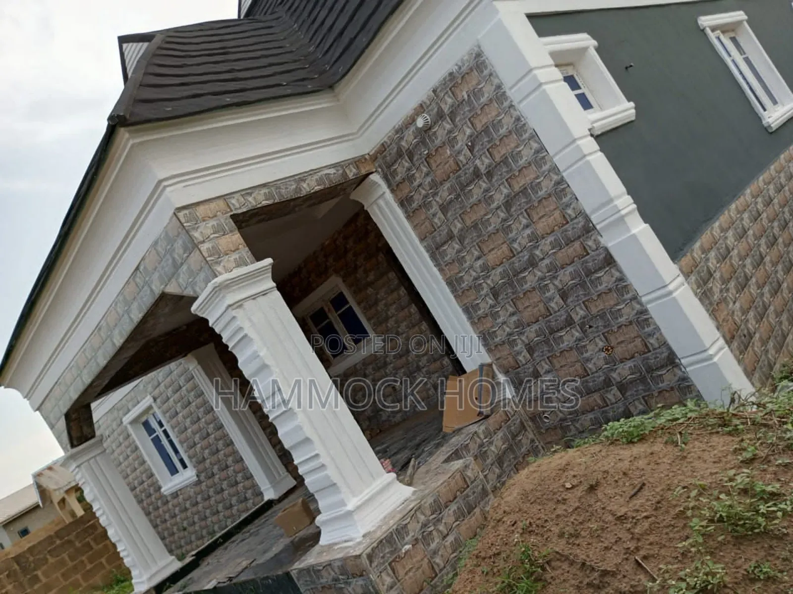 3bdrm Bungalow in Oloola Estate, Akala Express for sale in Akala Express