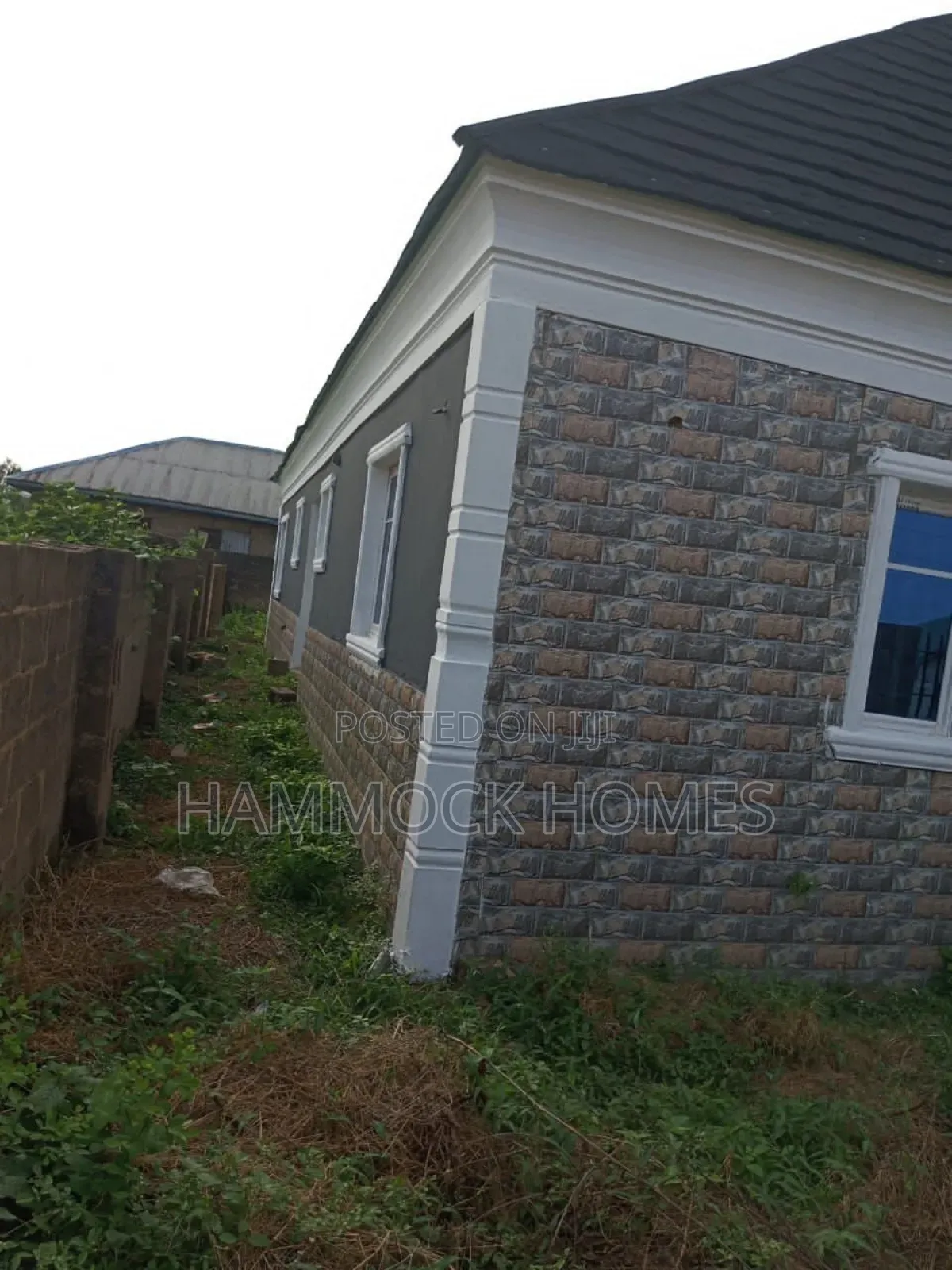 3bdrm Bungalow in Oloola Estate, Akala Express for sale in Akala Express