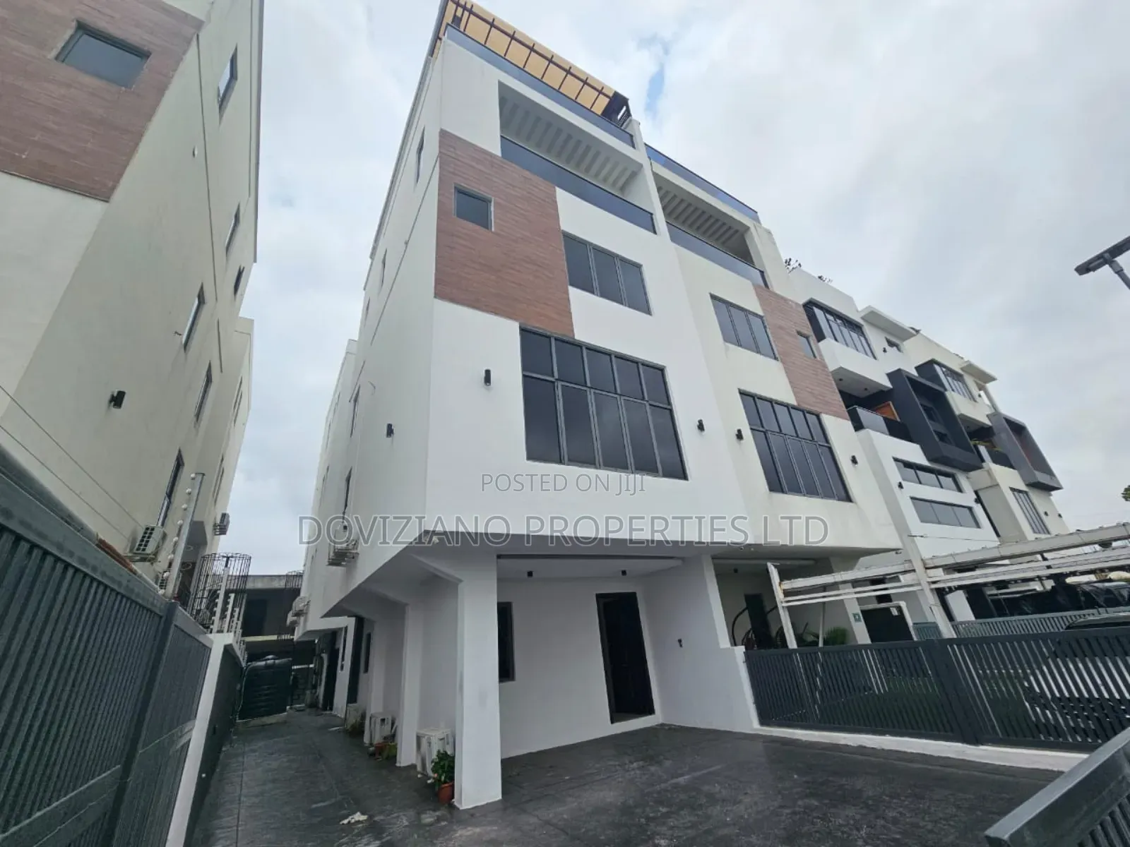 5bdrm Duplex in Banana Island for sale in Banana Island