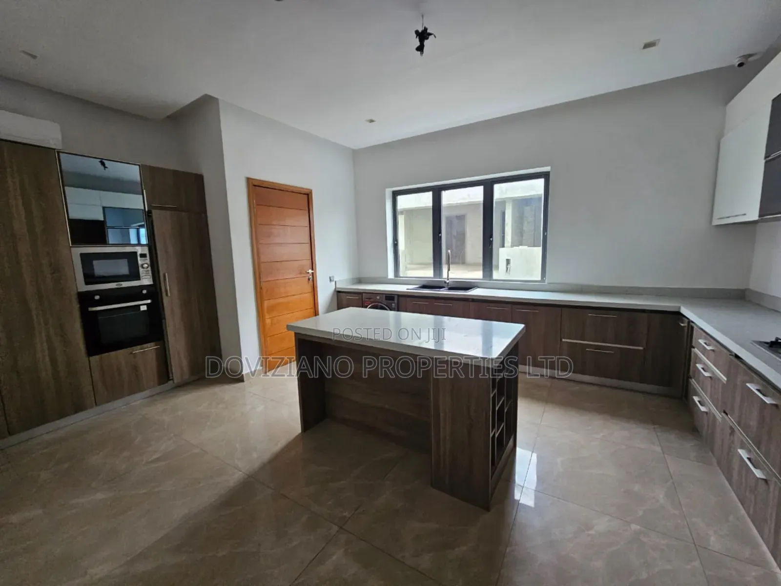 5bdrm Duplex in Banana Island for sale in Banana Island