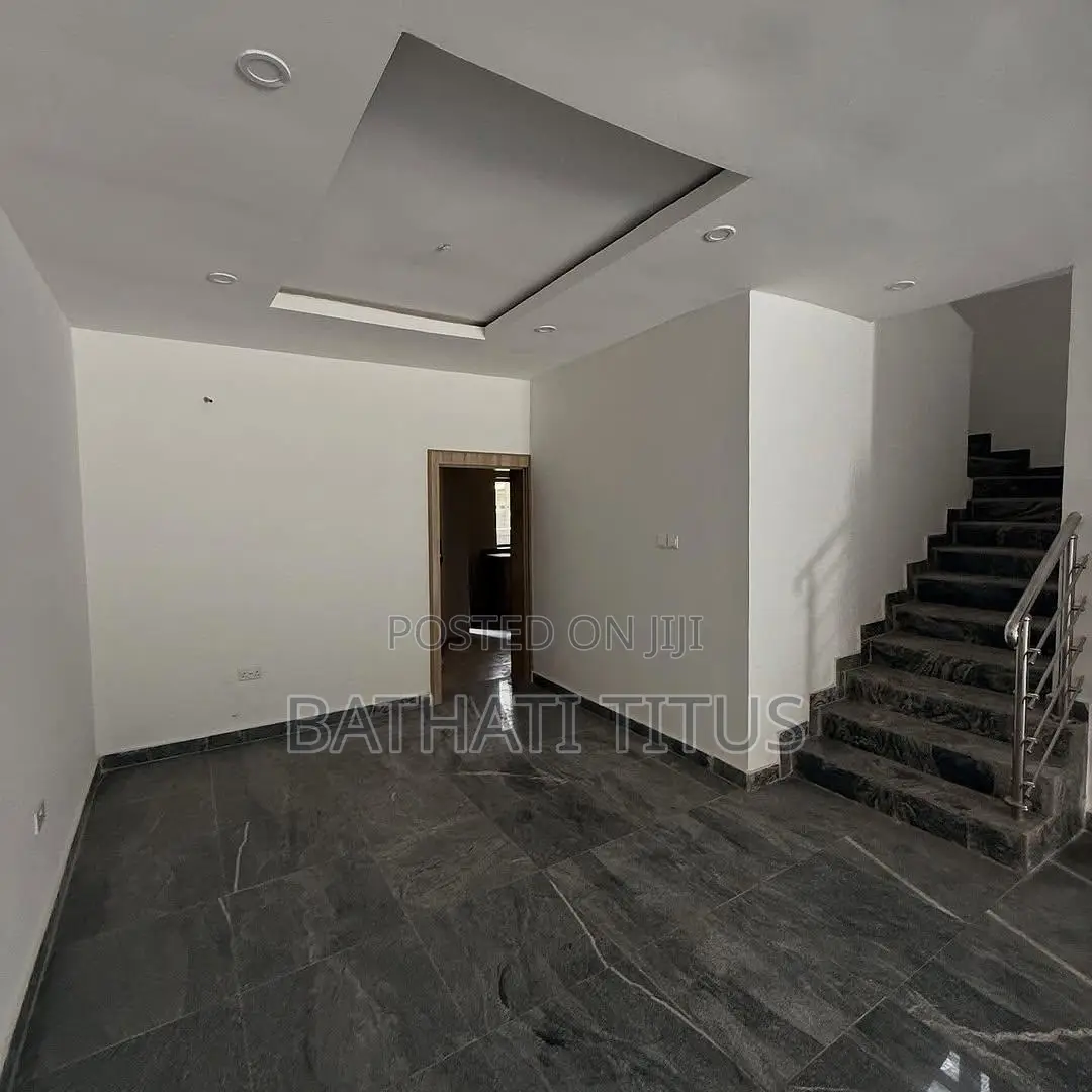 4bdrm Duplex in Kado for rent in Kado