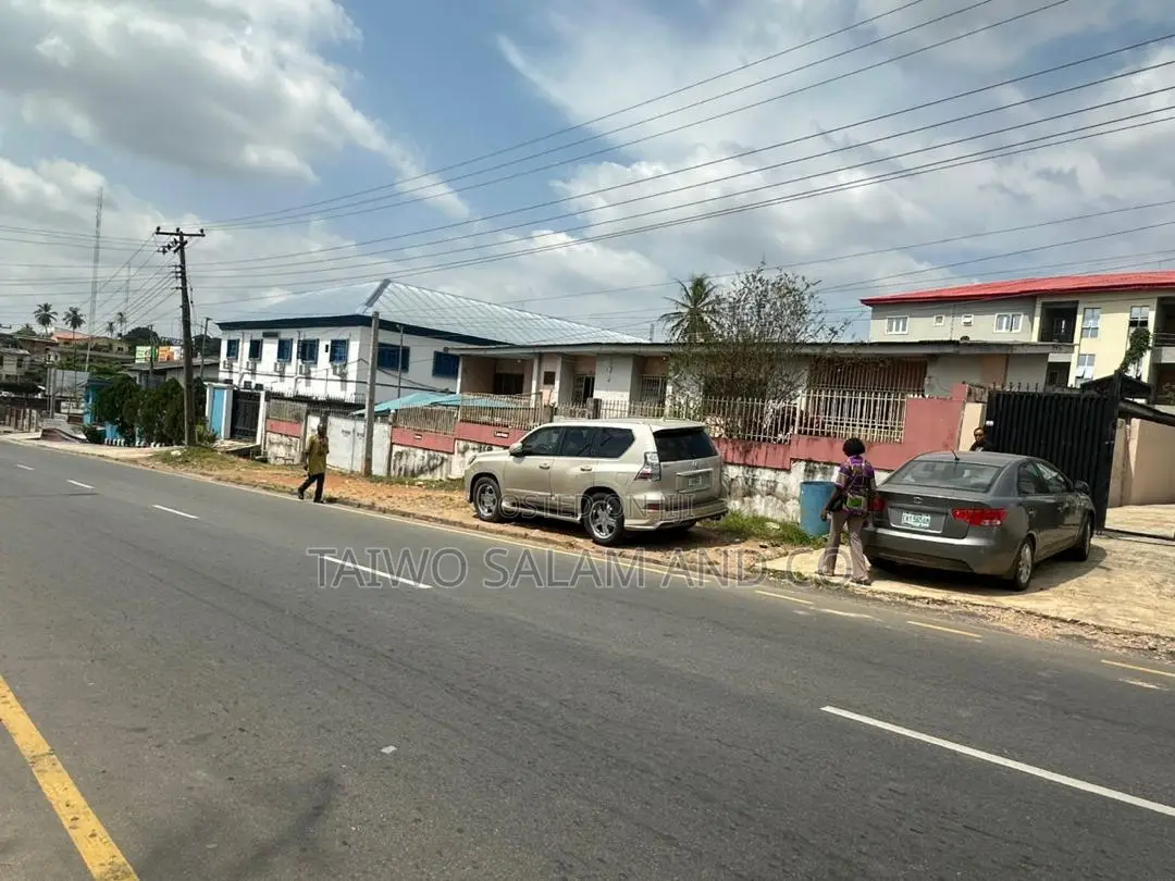 Old Bungalow on 450sqm Commercial Land in Bodija