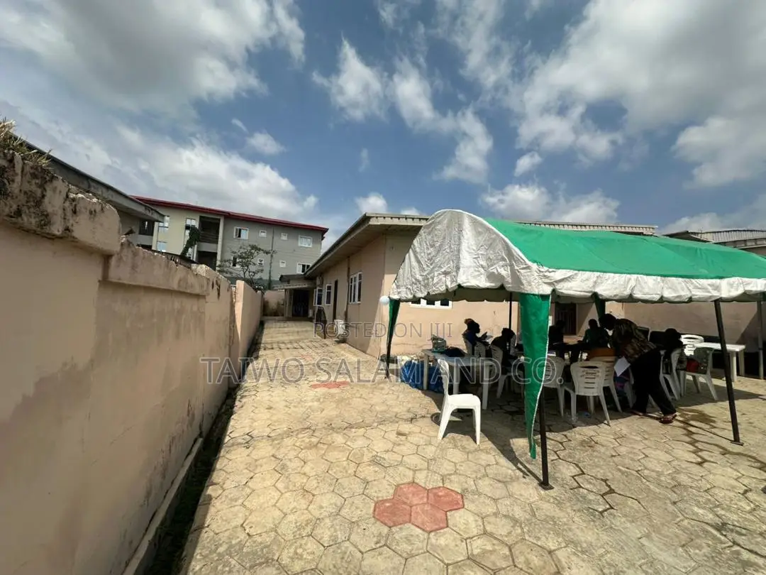 Old Bungalow on 450sqm Commercial Land in Bodija