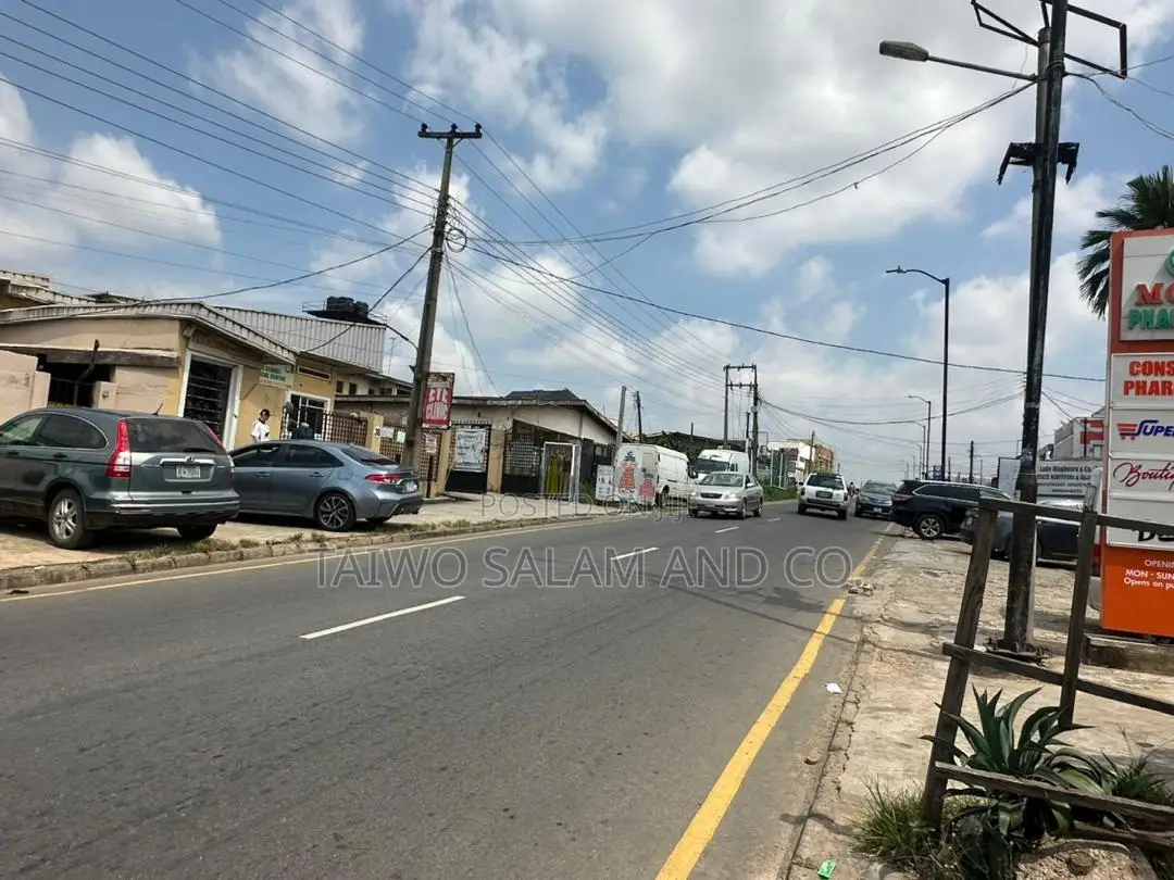 Old Bungalow on 450sqm Commercial Land in Bodija