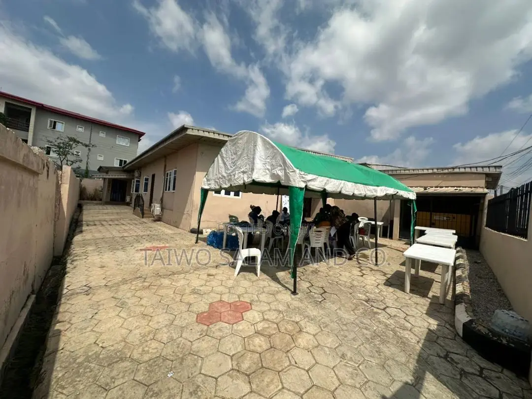 Old Bungalow on 450sqm Commercial Land in Bodija