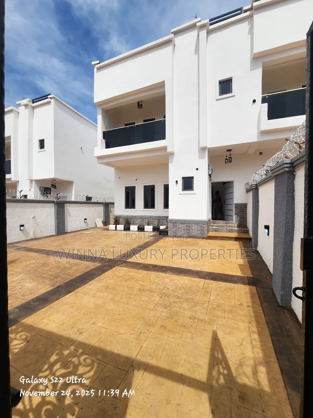 4bdrm Duplex in Nuga Luxury, Lugbe District for sale in Lugbe District