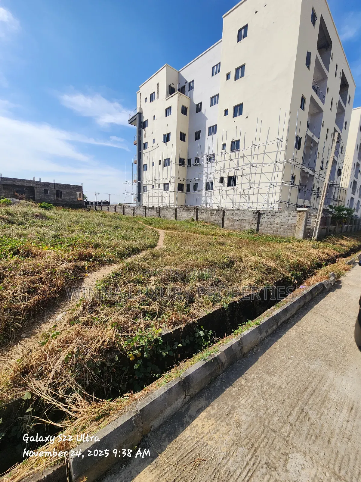 1200sqm Land for 9units of 3 Bed Block of Flat in Lugbe District