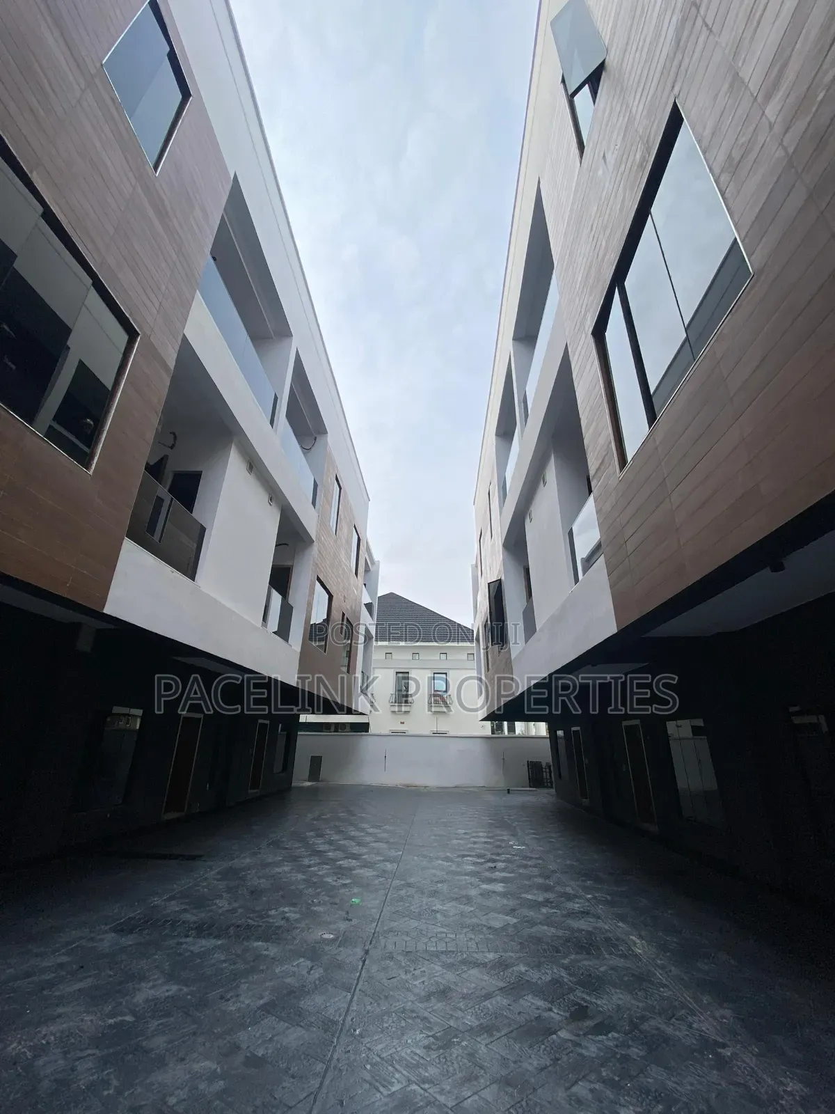 4bdrm Duplex in Lekki Phase 1 for sale in Lekki Phase 1