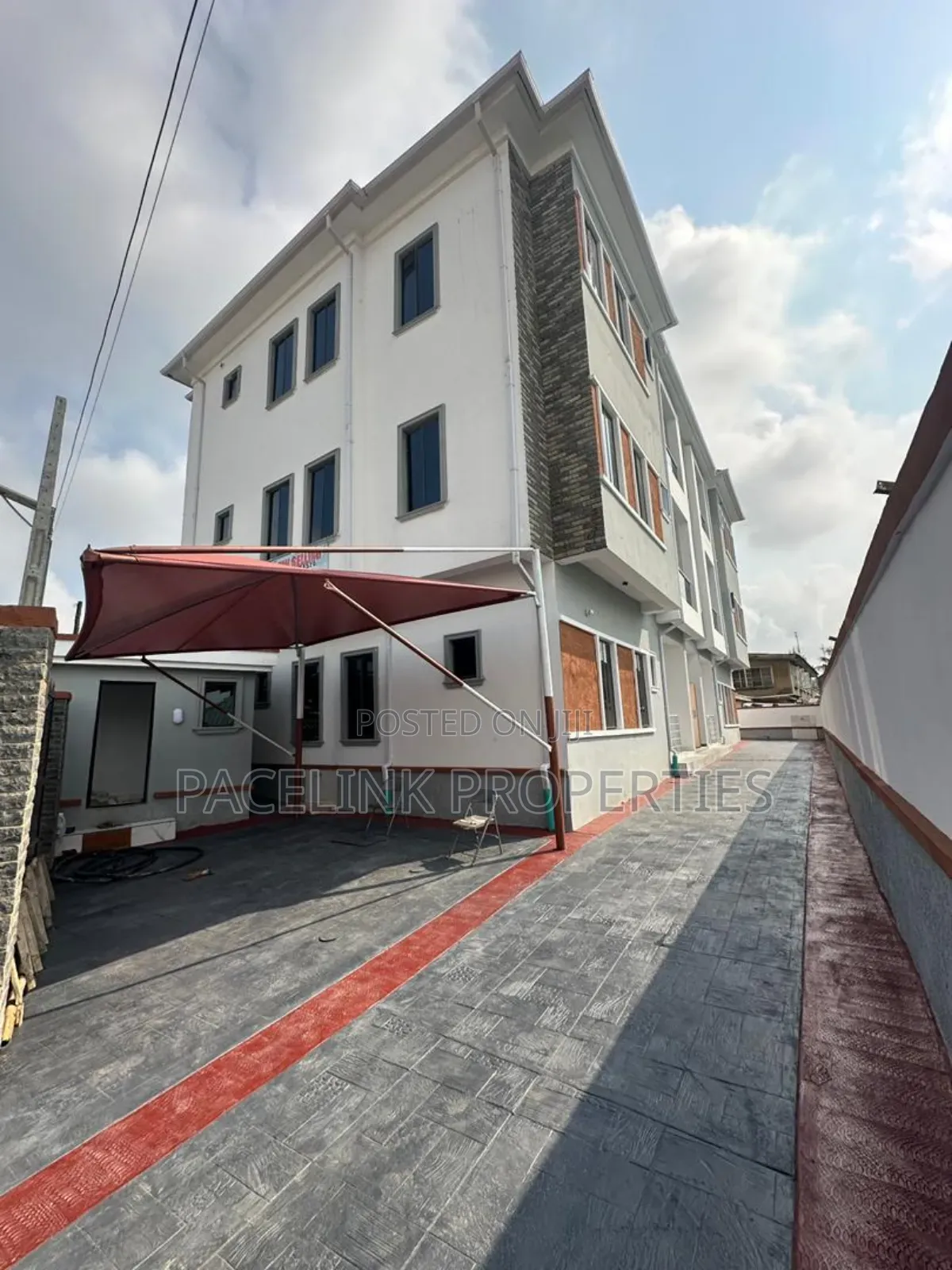3bdrm Apartment in Surulere for sale in Surulere