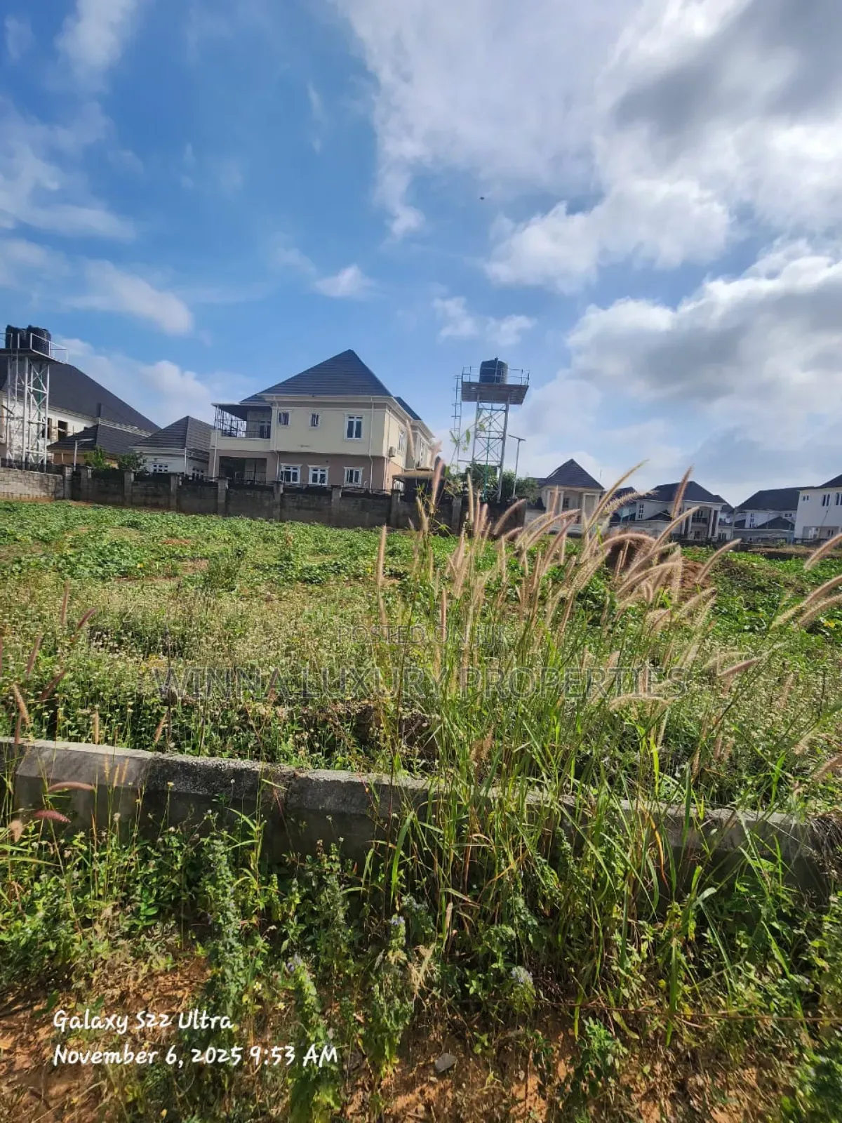 850sqm Plot of Land for 5 Bedrooms Fully Detached With Detached Bq in Lugbe District
