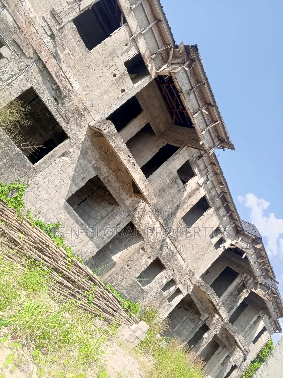2bdrm Block of Flats in Warri for sale in Warri