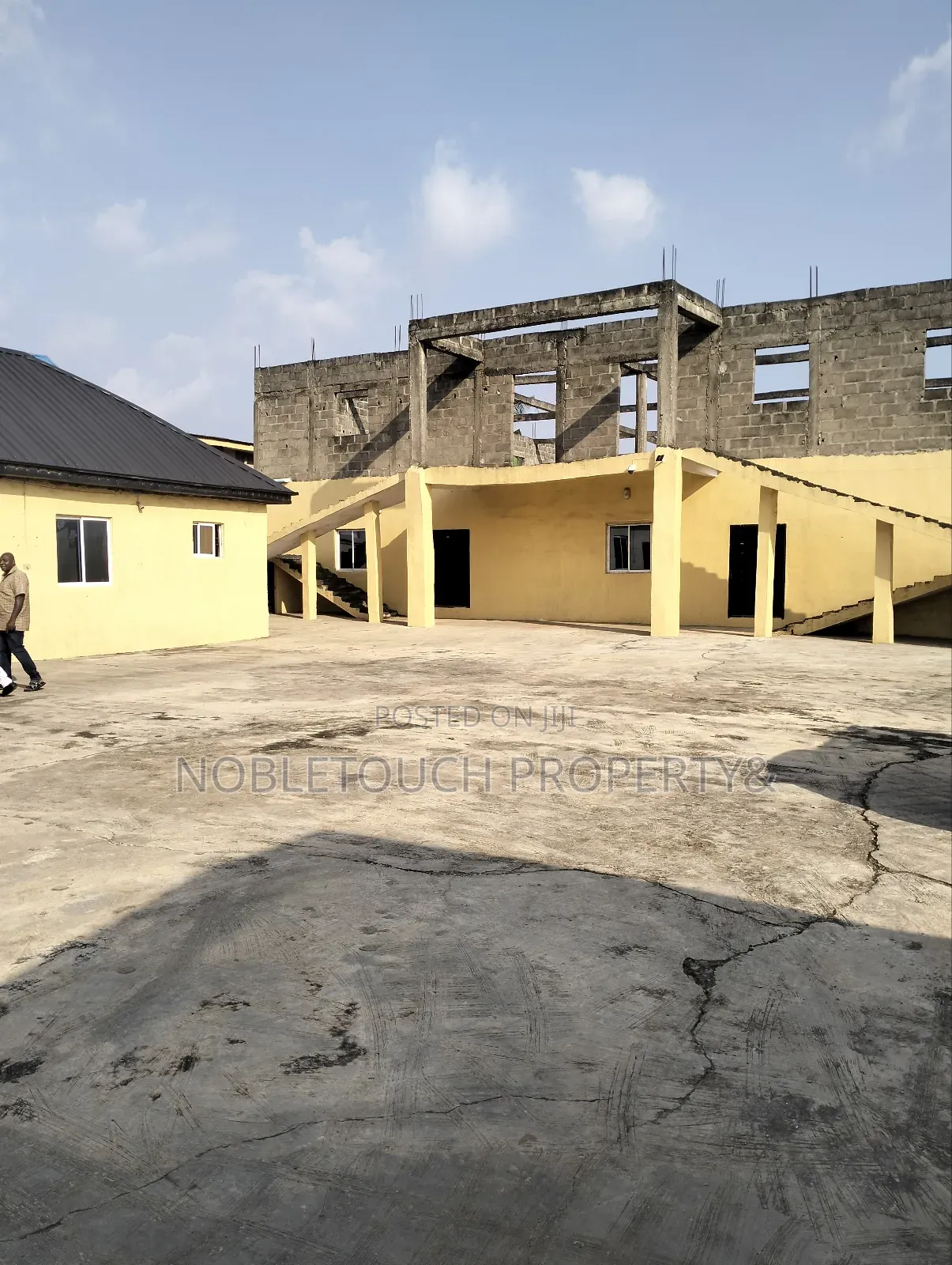Commercial Building Along the Major Road for Lease in Akesan
