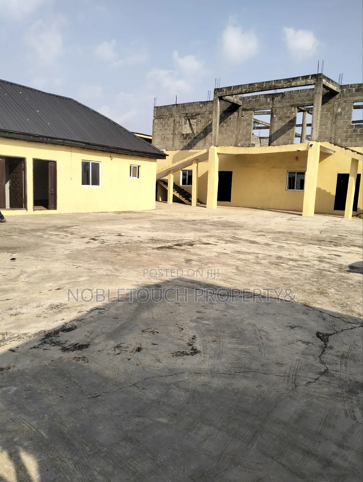 Commercial Building Along the Major Road for Lease in Akesan