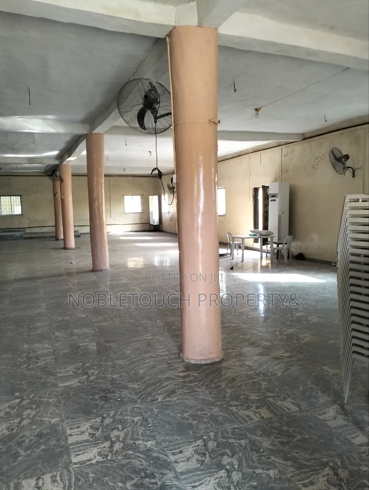 Commercial Building Along the Major Road for Lease in Akesan