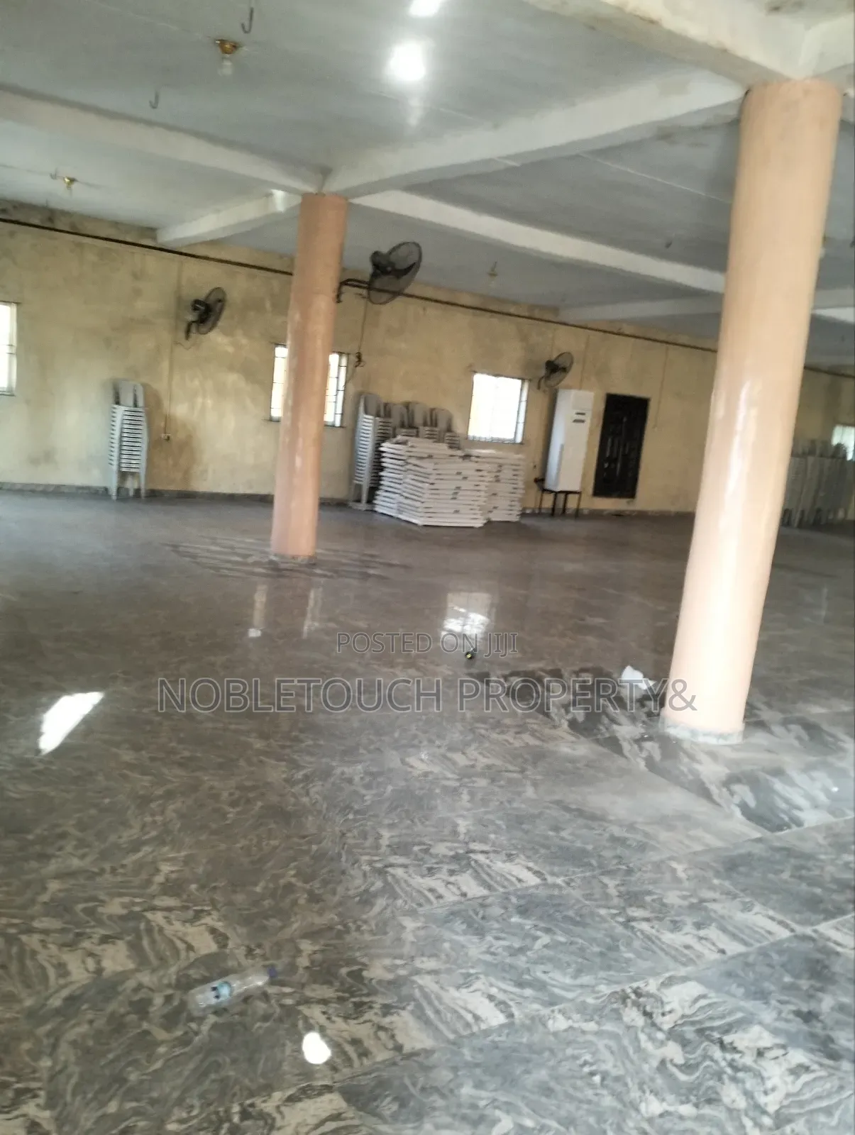 Commercial Building Along the Major Road for Lease in Akesan