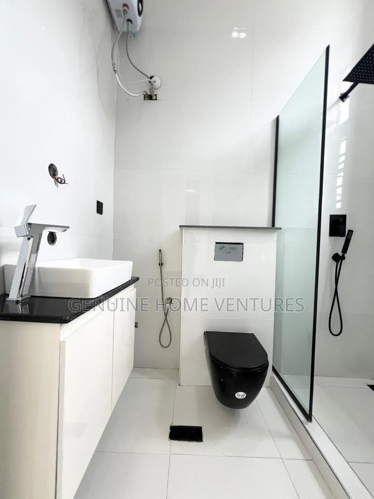 5bdrm Duplex in Chevron for sale in Chevron