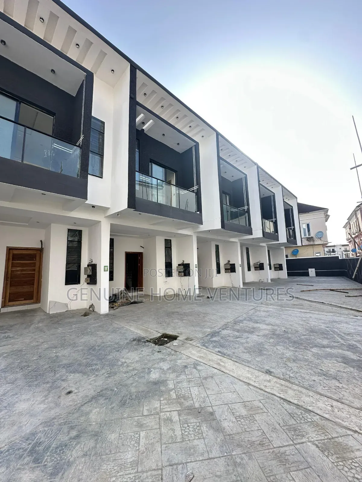 4bdrm Duplex in Chevron for sale in Chevron