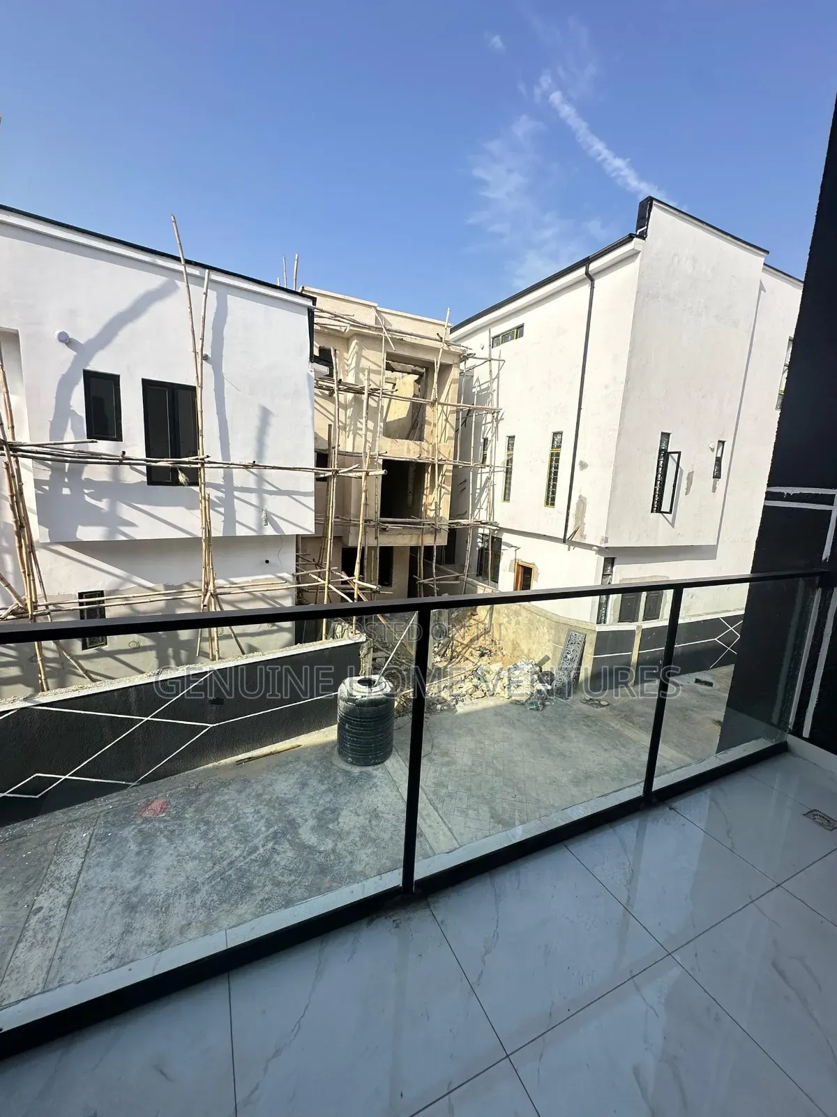 4bdrm Duplex in Chevron for sale in Chevron