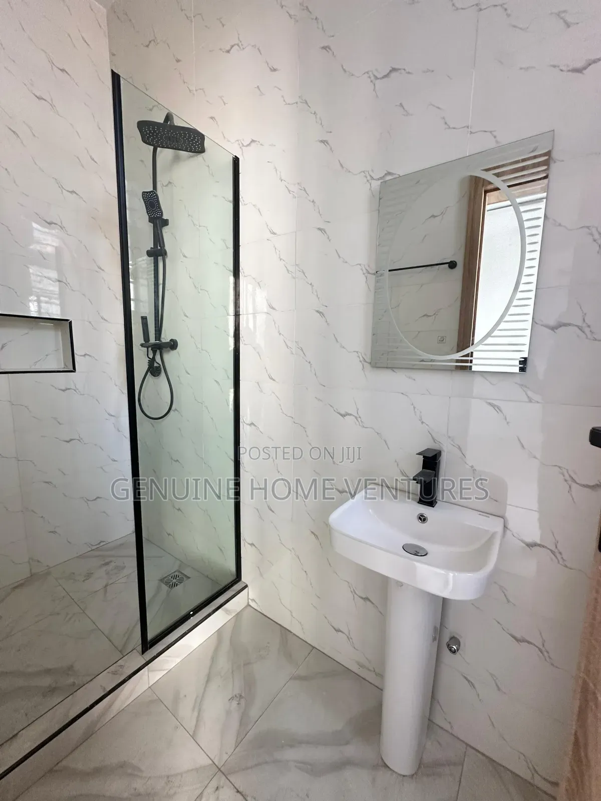 4bdrm Duplex in Chevron for sale in Chevron