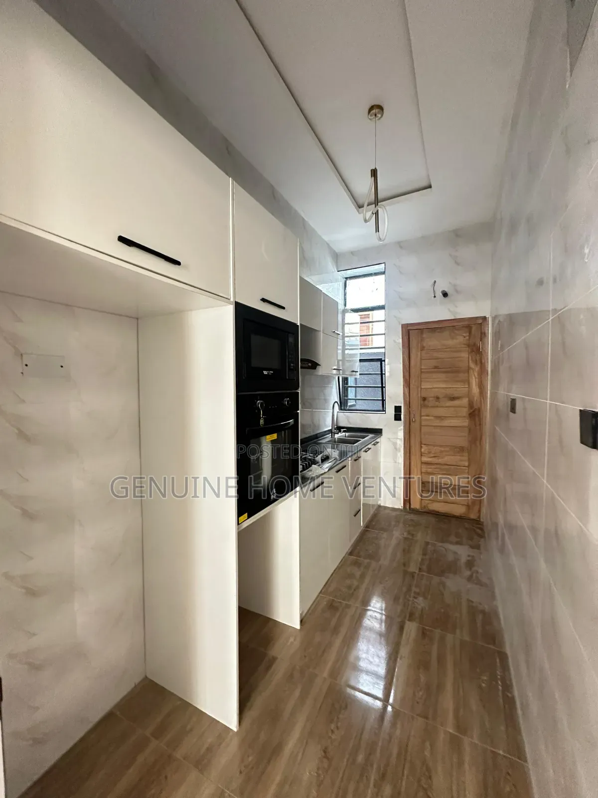 4bdrm Duplex in Chevron for sale in Chevron
