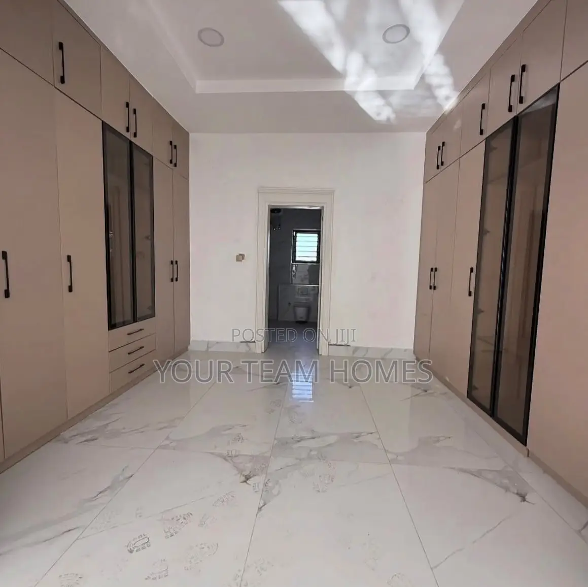 7bdrm Duplex in Asoroko, Asokoro for sale in Asokoro