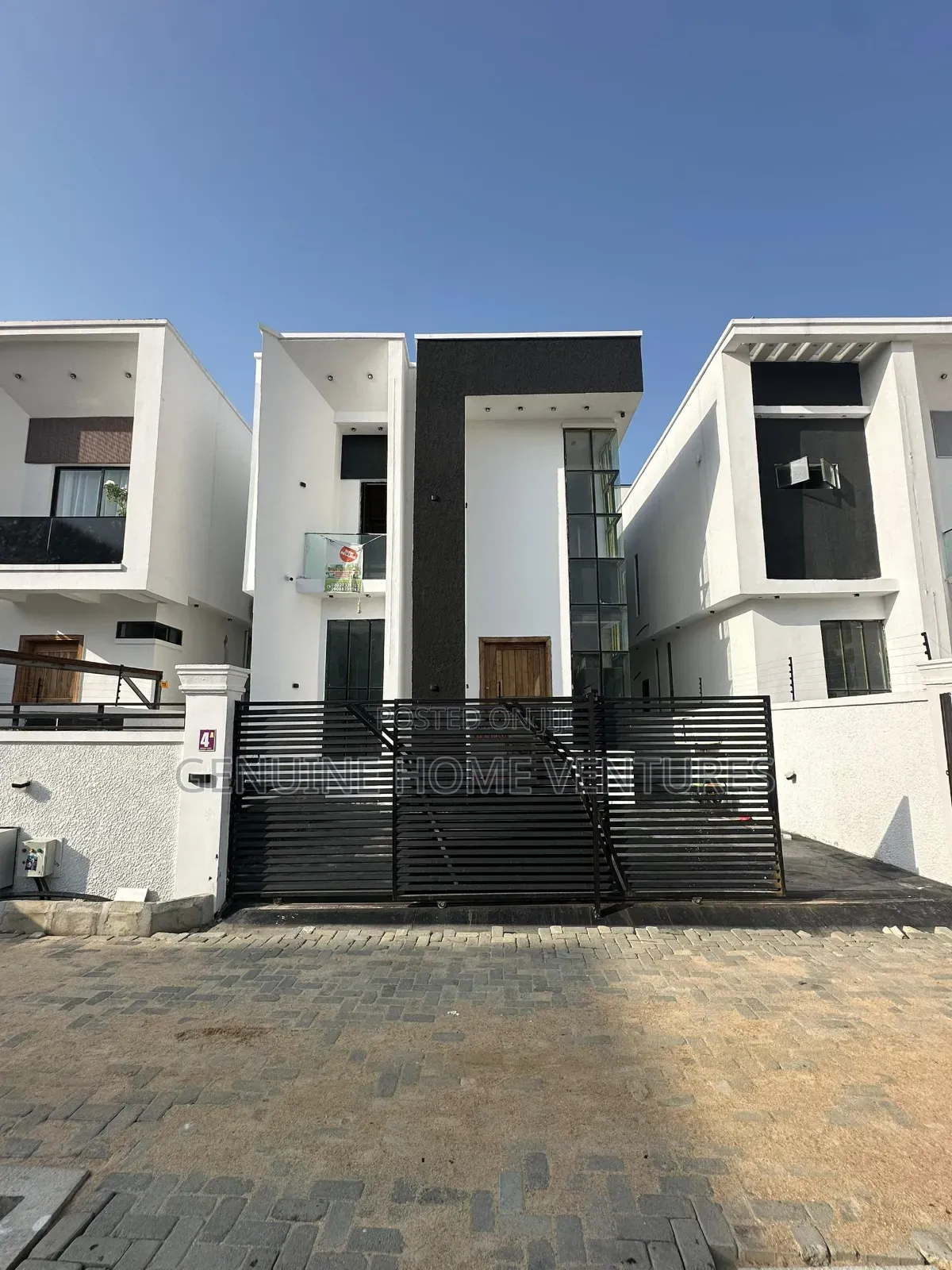 4bdrm Duplex in Chevron for sale in Chevron