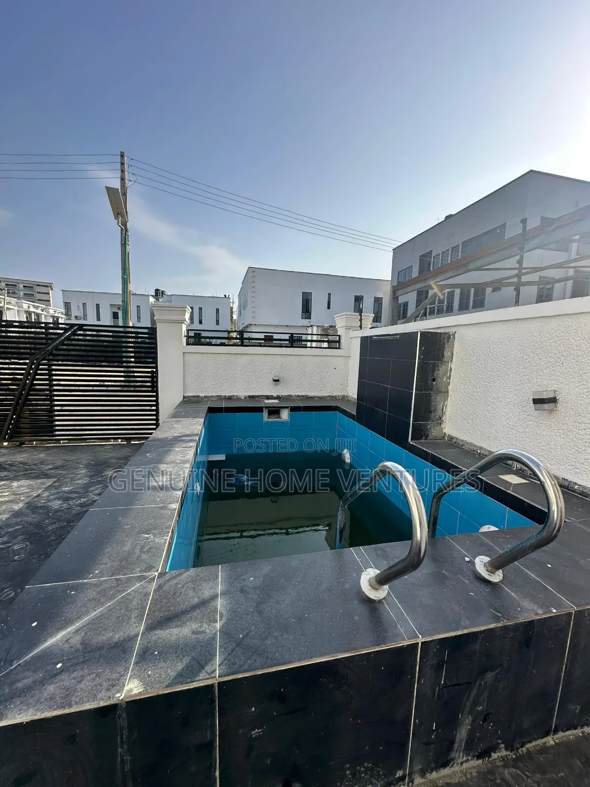 4bdrm Duplex in Chevron for sale in Chevron