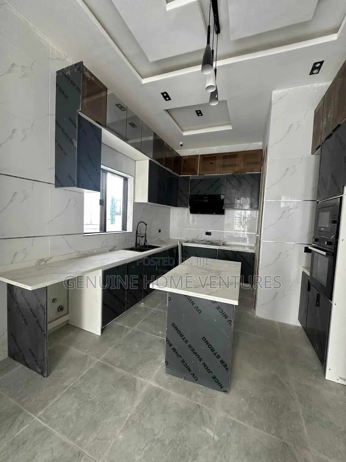 4bdrm Duplex in Chevron for sale in Chevron