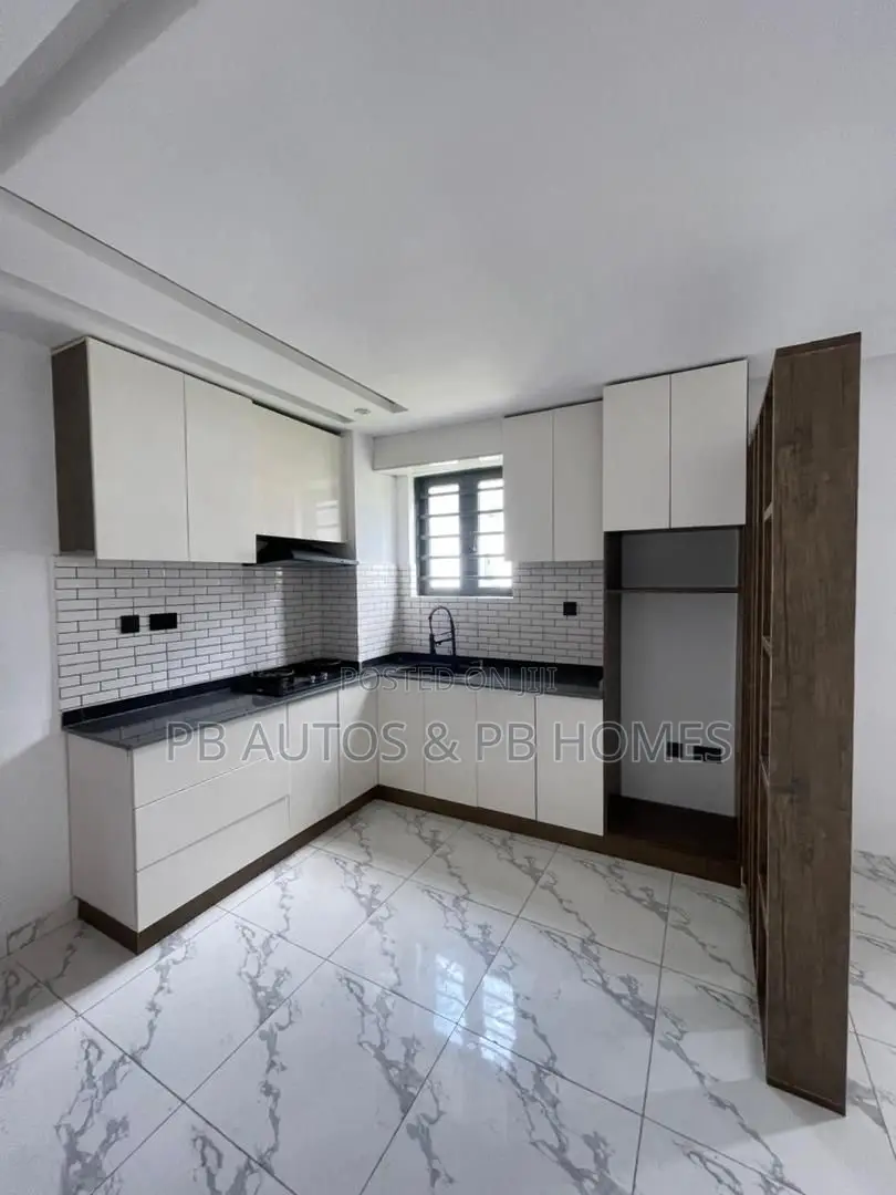 Furnished Studio Apartment in Chevron for sale in Chevron