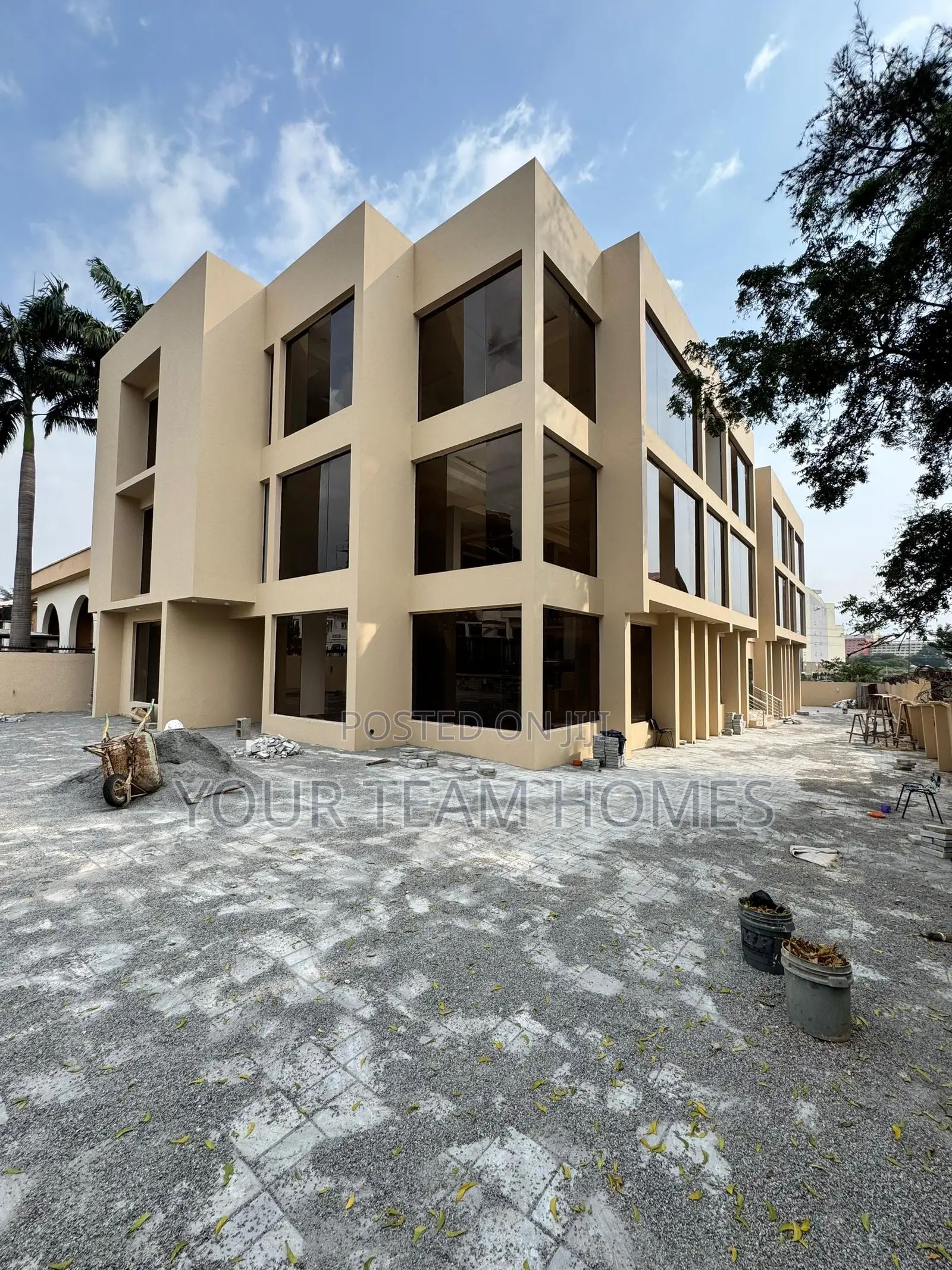 Office Complex for Sale in Wuse 2 in Wuse 2