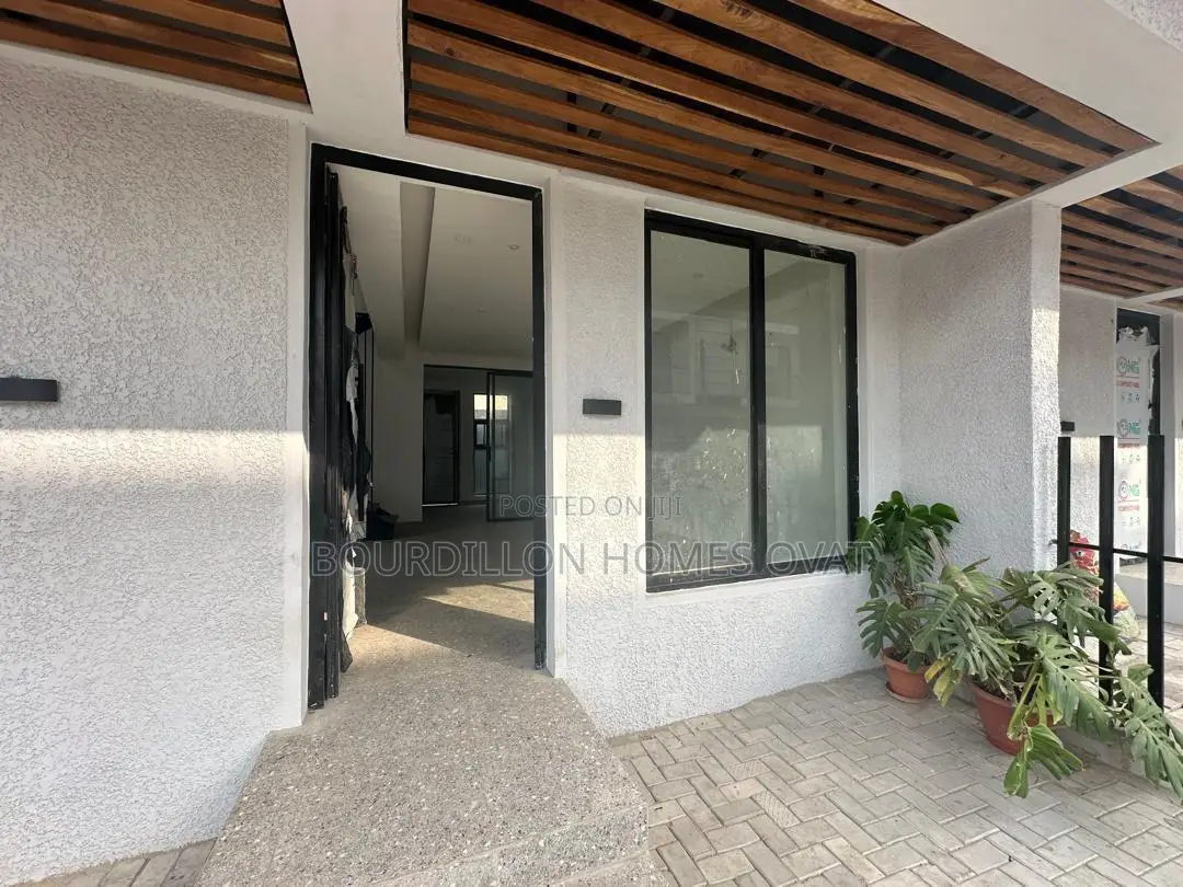 4bdrm Duplex in Ikate for sale in Ikate