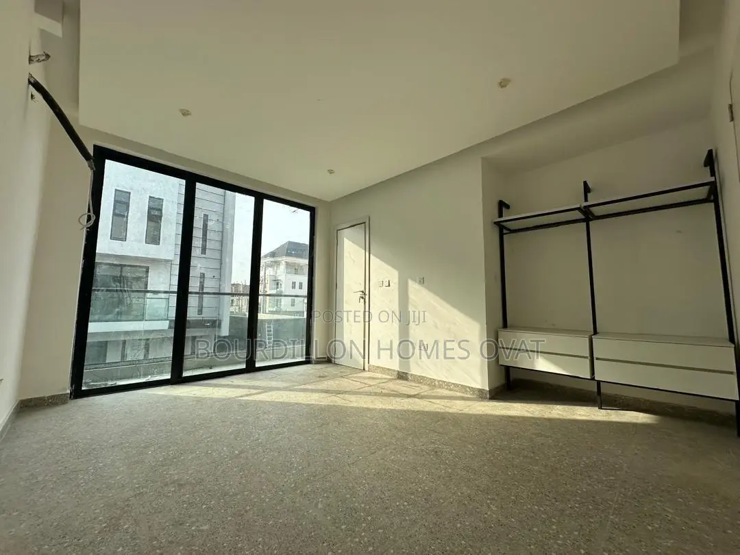 4bdrm Duplex in Ikate for sale in Ikate