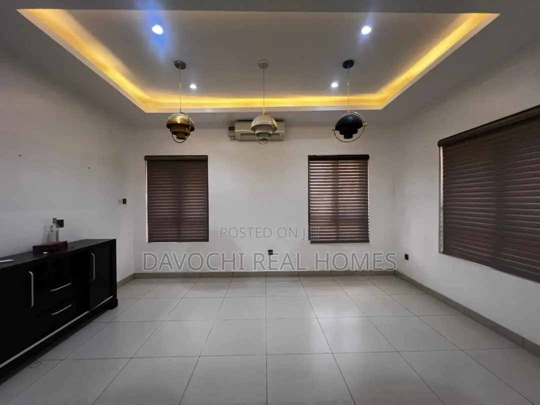 3bdrm Apartment in Lekki Phase1 for rent in Lekki Phase 2