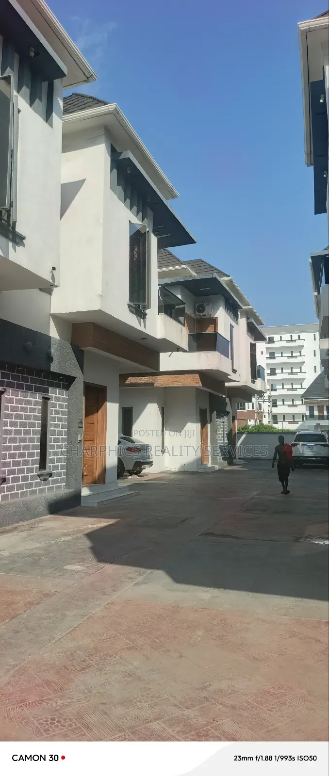 Furnished 4bdrm Duplex in Chevron for sale in Chevron