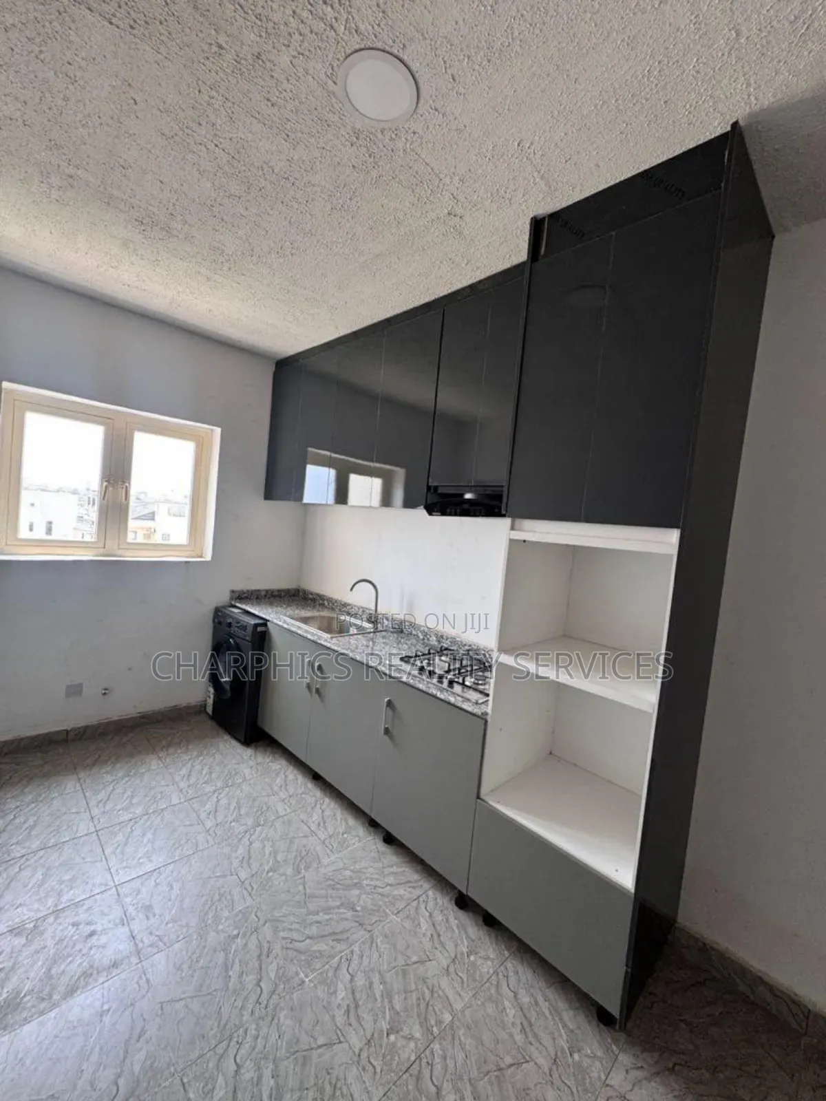 2bdrm Maisonette in Lekki Phase 1 for sale in Lekki Phase 1