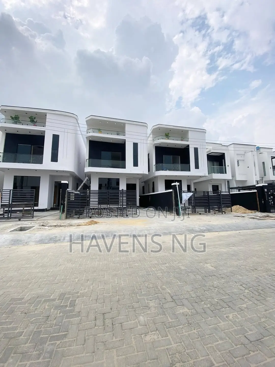 4bdrm Duplex in Off Lekki-Epe Expressway for sale in Off Lekki-Epe Expressway